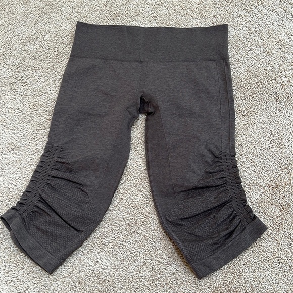 Lululemon Athletica brown ruched sports tights.